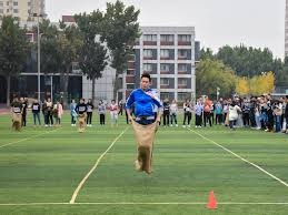 西甲黑马赫罗纳锁定欧冠资格，曼城卫星队崛起